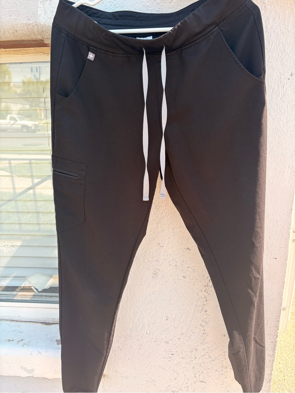 FIGS black jogger style scrubs